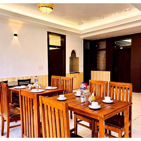 Hotel Premium Travellers # Inn Near Temple - Fully Air Conditioning Hotel - Hygiene And Spacious Room - A Top Rated Luxuary Hotel Merces Екстер'єр фото