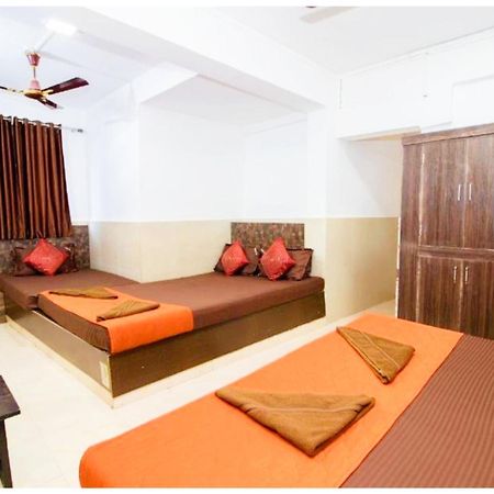 Hotel Premium Travellers # Inn Near Temple - Fully Air Conditioning Hotel - Hygiene And Spacious Room - A Top Rated Luxuary Hotel Merces Екстер'єр фото