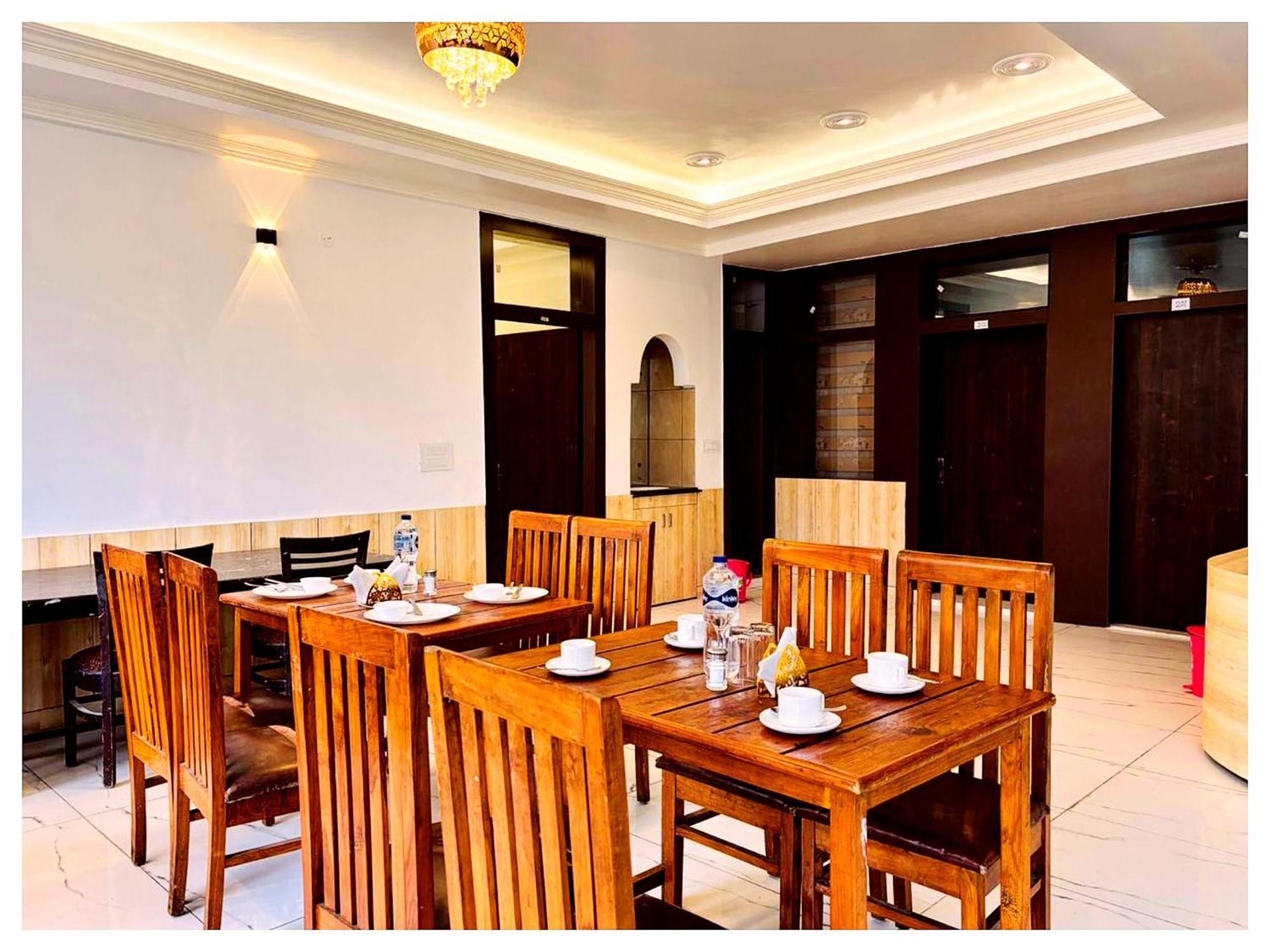 Hotel Premium Travellers # Inn Near Temple - Fully Air Conditioning Hotel - Hygiene And Spacious Room - A Top Rated Luxuary Hotel Merces Екстер'єр фото