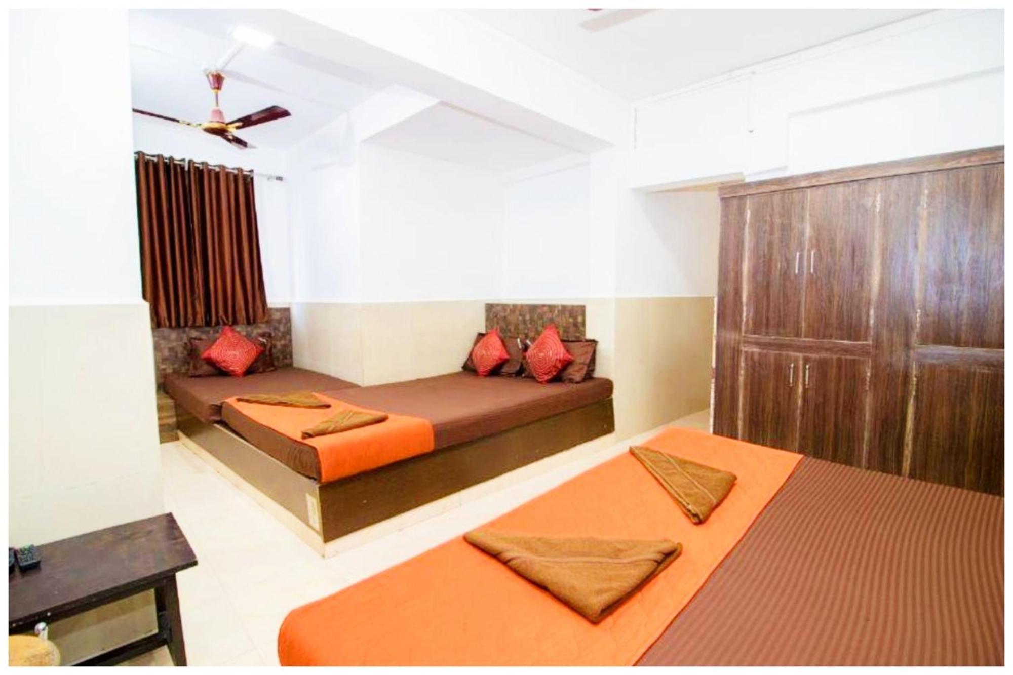 Hotel Premium Travellers # Inn Near Temple - Fully Air Conditioning Hotel - Hygiene And Spacious Room - A Top Rated Luxuary Hotel Merces Екстер'єр фото