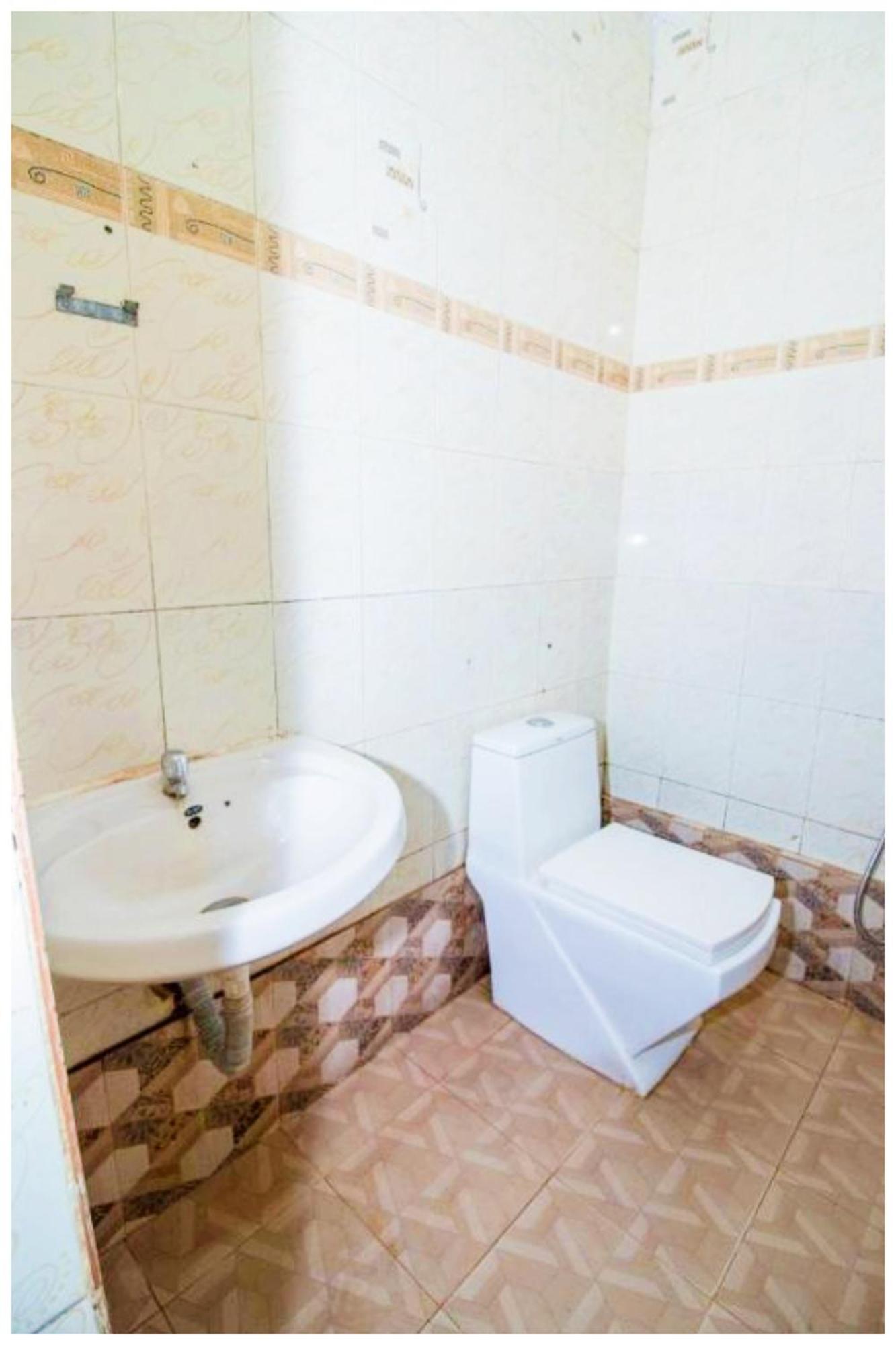 Hotel Premium Travellers # Inn Near Temple - Fully Air Conditioning Hotel - Hygiene And Spacious Room - A Top Rated Luxuary Hotel Merces Екстер'єр фото
