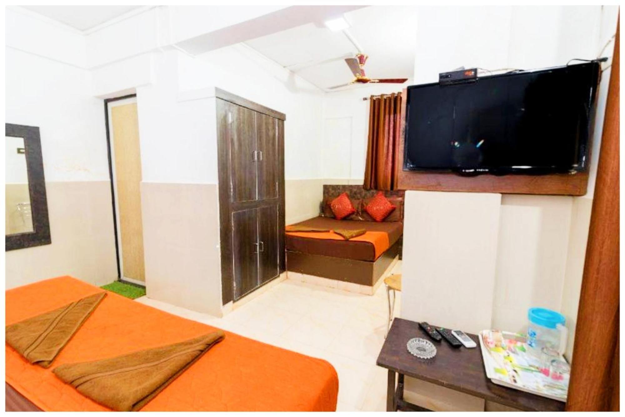 Hotel Premium Travellers # Inn Near Temple - Fully Air Conditioning Hotel - Hygiene And Spacious Room - A Top Rated Luxuary Hotel Merces Екстер'єр фото