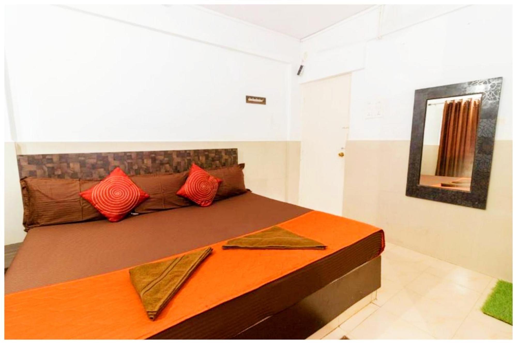Hotel Premium Travellers # Inn Near Temple - Fully Air Conditioning Hotel - Hygiene And Spacious Room - A Top Rated Luxuary Hotel Merces Екстер'єр фото