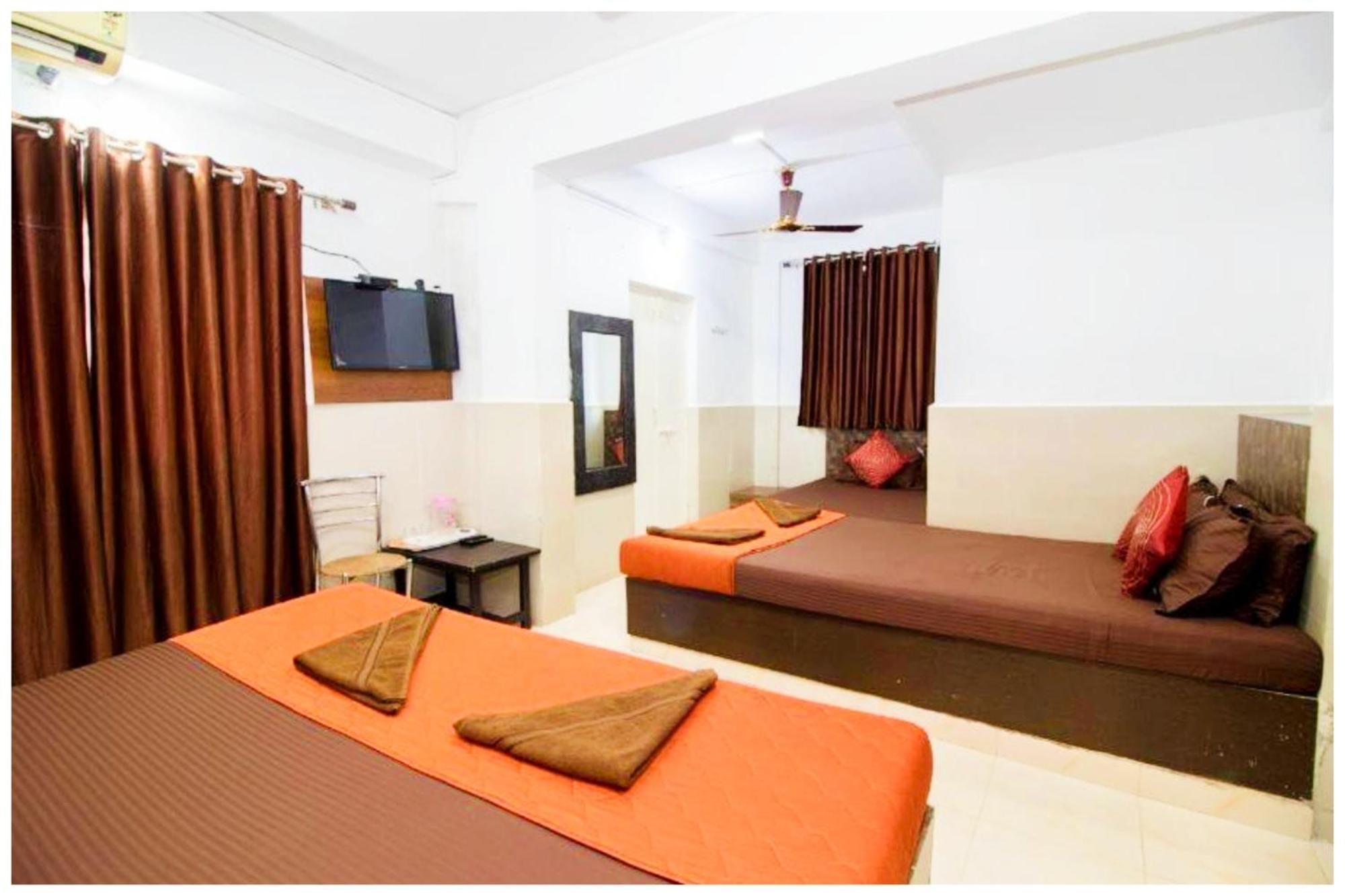 Hotel Premium Travellers # Inn Near Temple - Fully Air Conditioning Hotel - Hygiene And Spacious Room - A Top Rated Luxuary Hotel Merces Екстер'єр фото