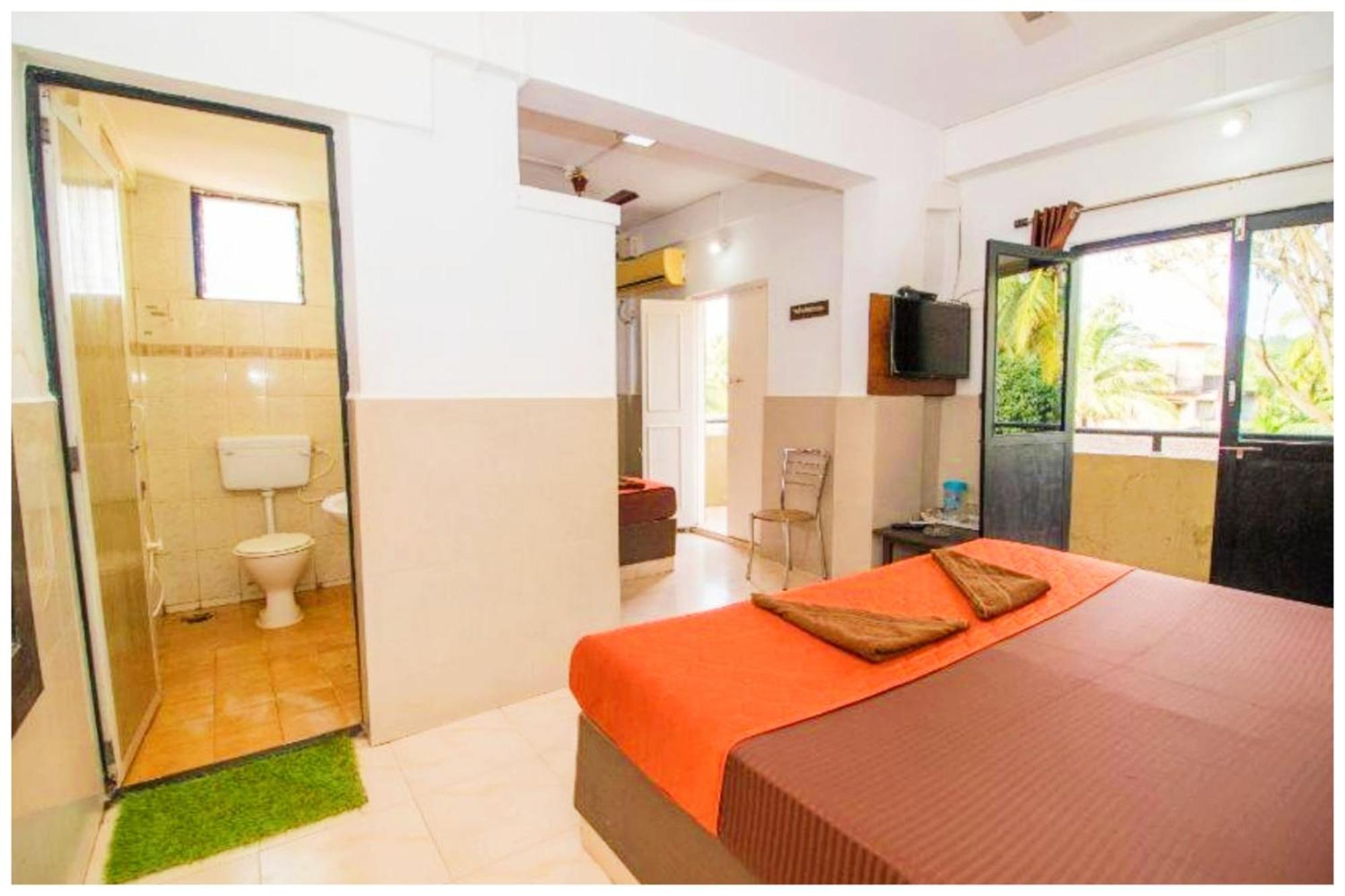 Hotel Premium Travellers # Inn Near Temple - Fully Air Conditioning Hotel - Hygiene And Spacious Room - A Top Rated Luxuary Hotel Merces Екстер'єр фото