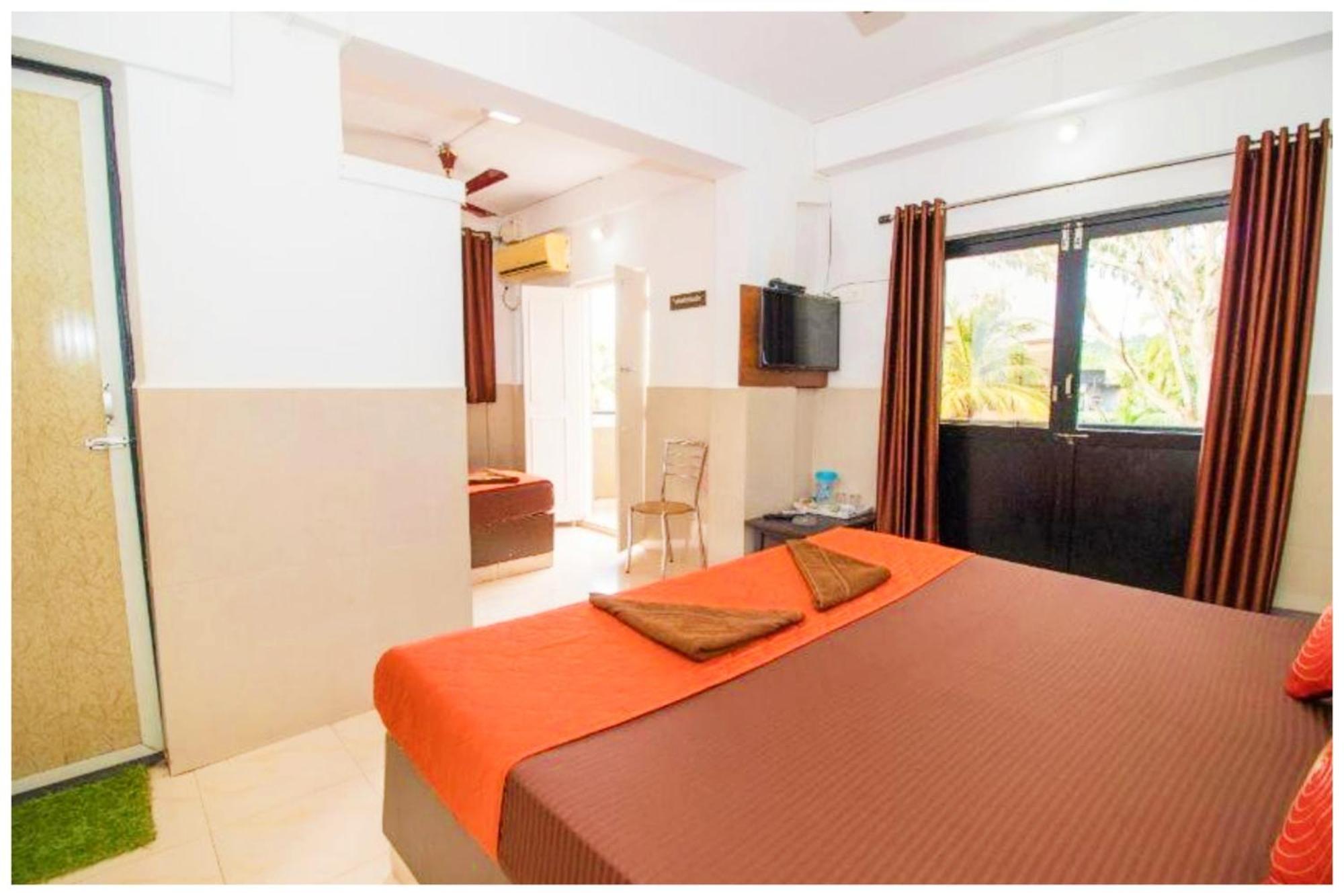 Hotel Premium Travellers # Inn Near Temple - Fully Air Conditioning Hotel - Hygiene And Spacious Room - A Top Rated Luxuary Hotel Merces Екстер'єр фото