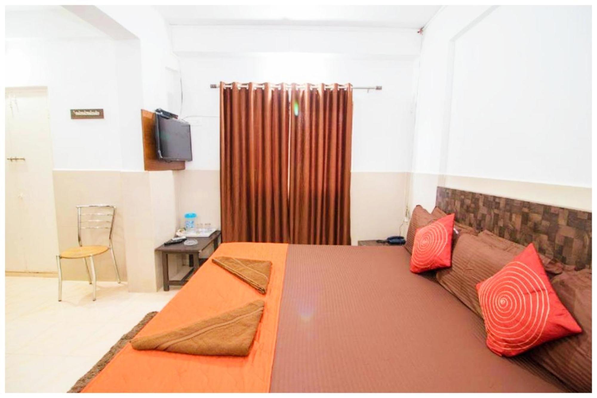Hotel Premium Travellers # Inn Near Temple - Fully Air Conditioning Hotel - Hygiene And Spacious Room - A Top Rated Luxuary Hotel Merces Екстер'єр фото