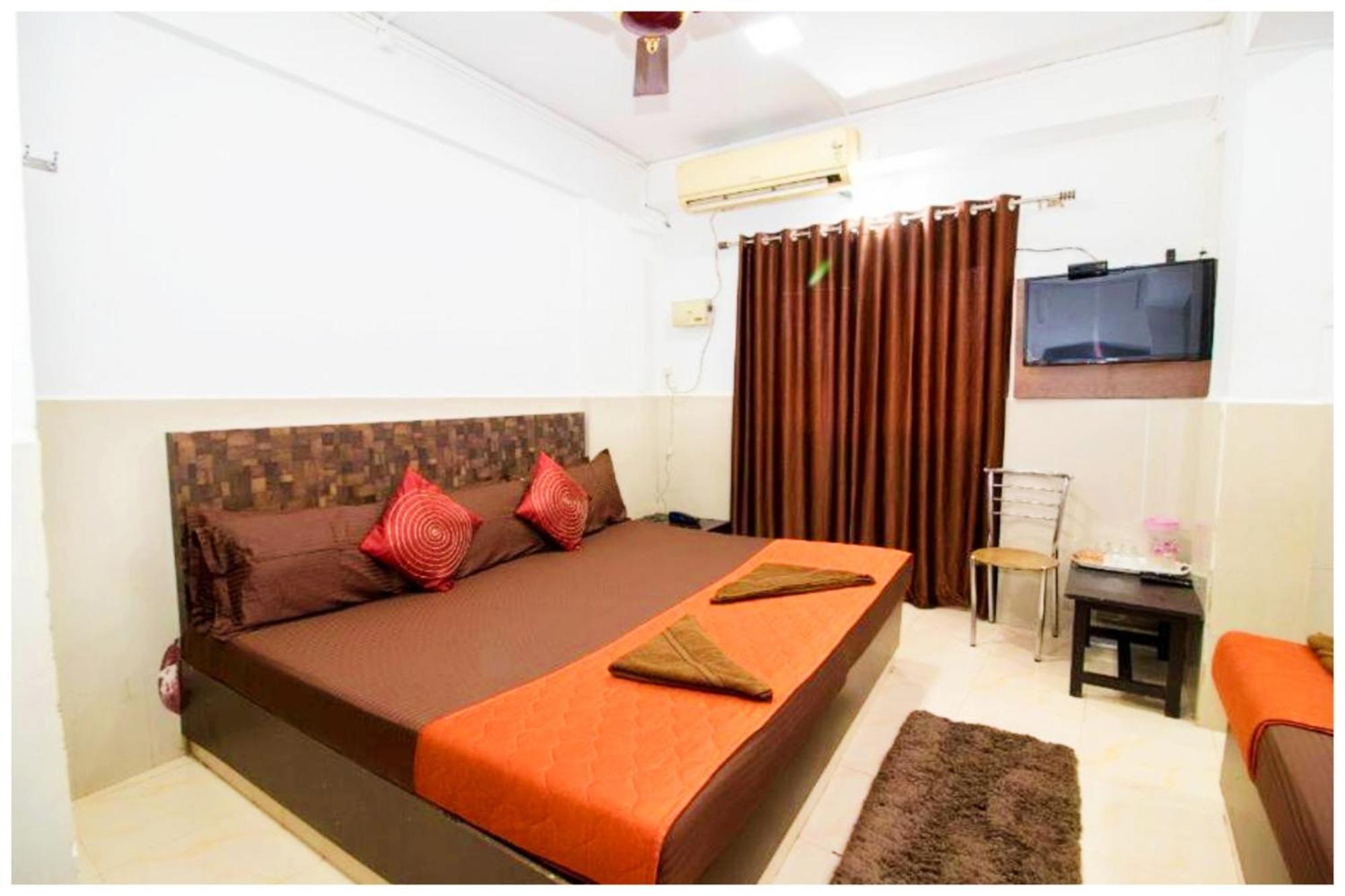 Hotel Premium Travellers # Inn Near Temple - Fully Air Conditioning Hotel - Hygiene And Spacious Room - A Top Rated Luxuary Hotel Merces Екстер'єр фото