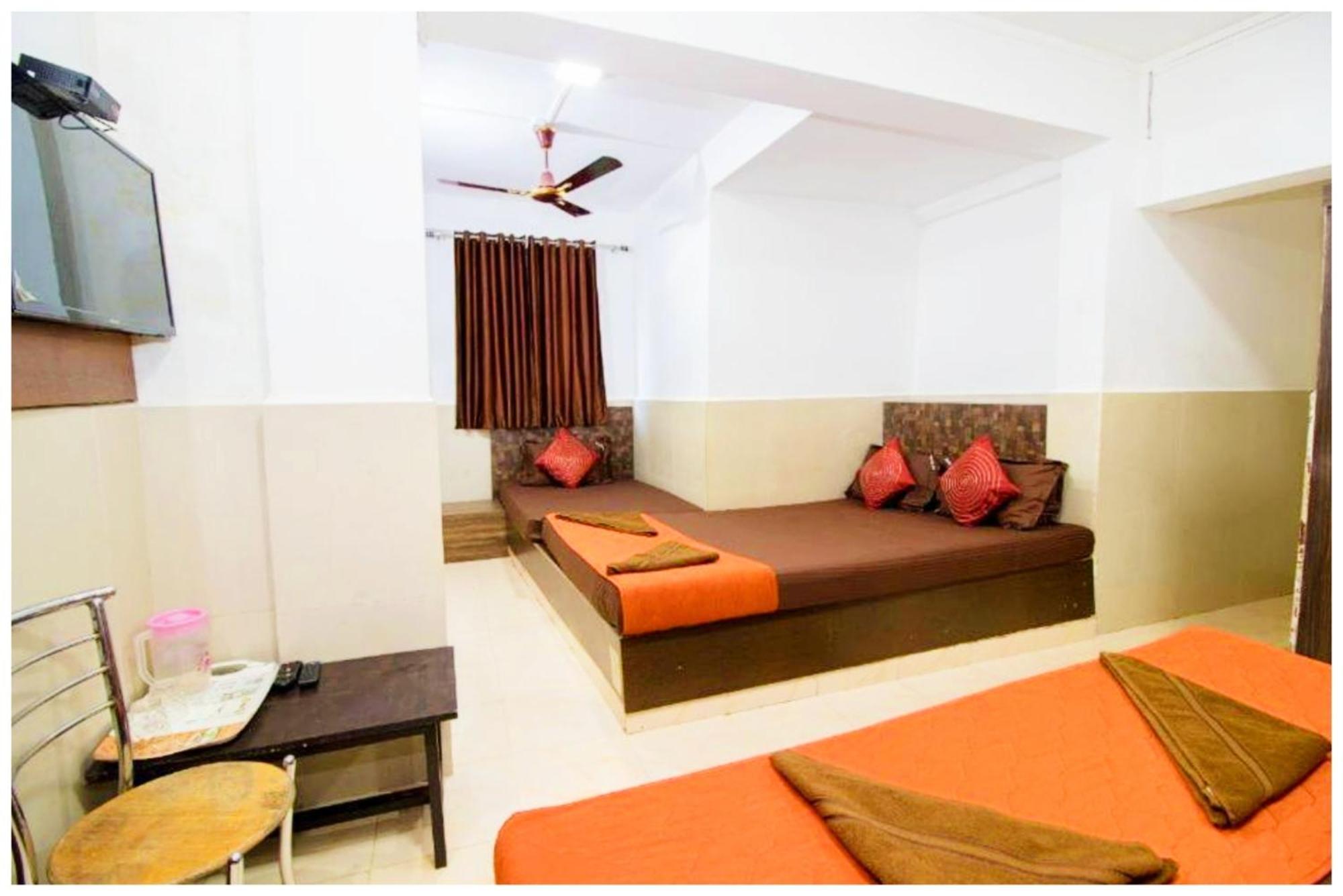 Hotel Premium Travellers # Inn Near Temple - Fully Air Conditioning Hotel - Hygiene And Spacious Room - A Top Rated Luxuary Hotel Merces Екстер'єр фото